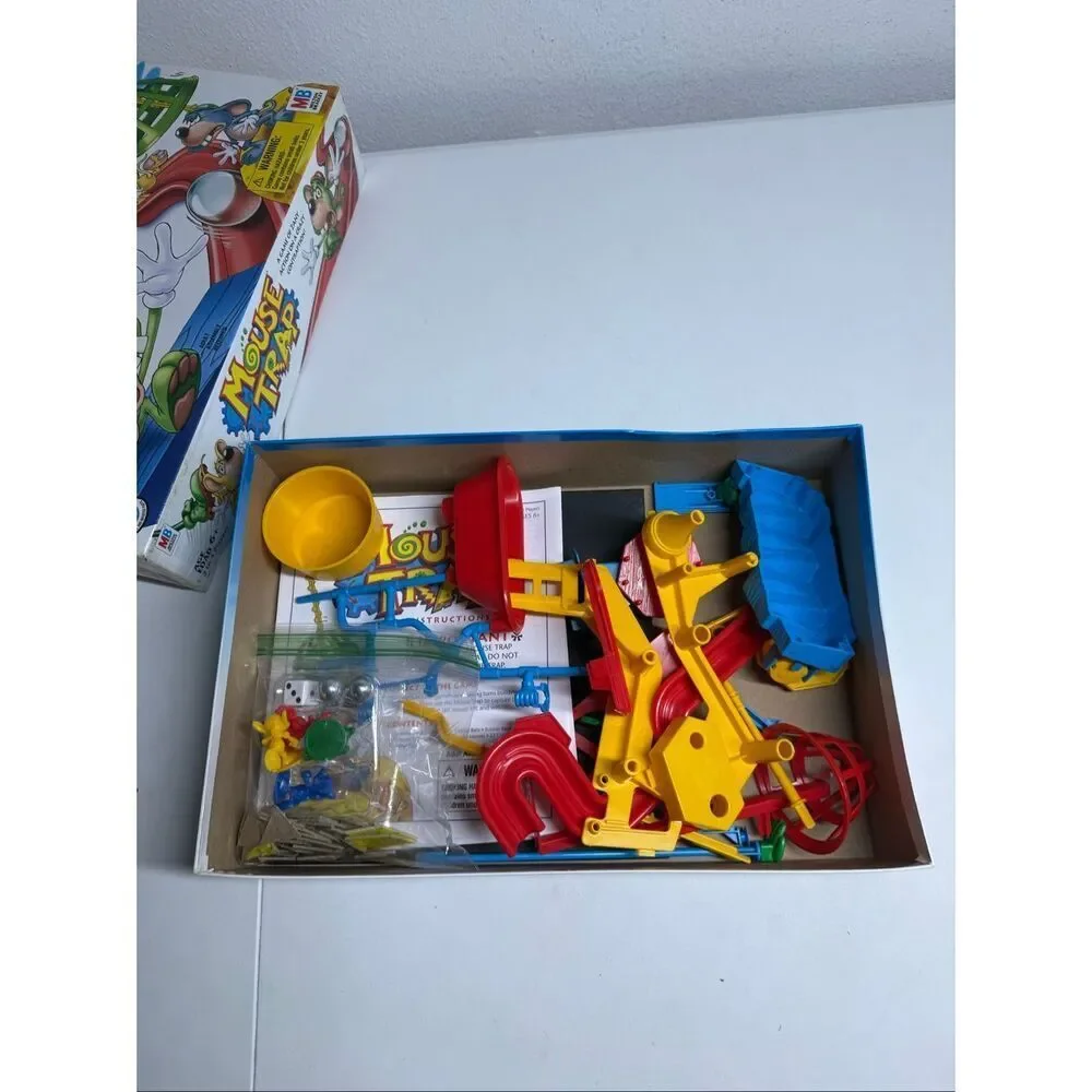 Hasbro MOUSE TRAP Board Game 100% COMPLETE Milton Bradley 2005 VERSION EUC
